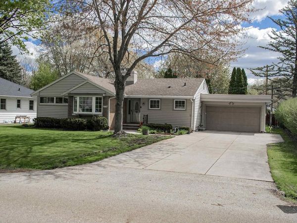 1967 PALISADES DRIVE, Appleton, WI 54915