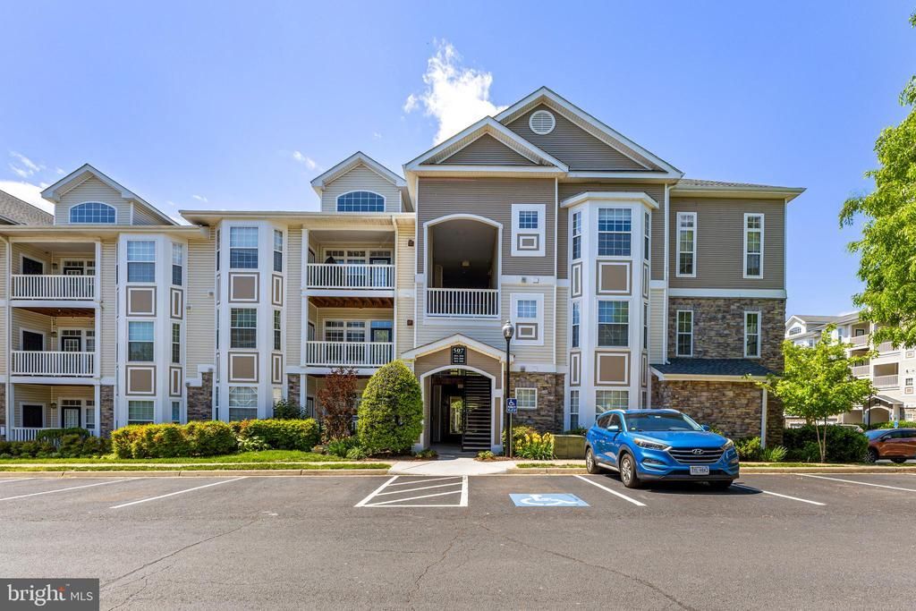 507 Sunset View Terrace Se, Unit 205, Leesburg, VA 20175 Main Photo