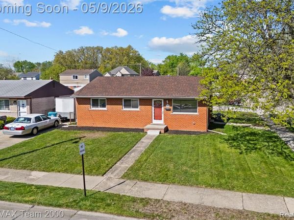 6557 Huntleigh Street, Garden City, MI 48135