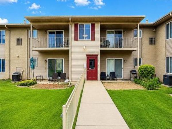 10077 Allen Pointe Drive, Allen Park, MI 48101