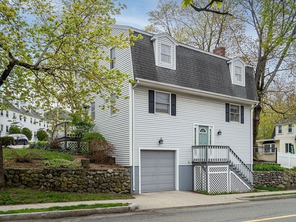 17 John St, Reading, MA 01867