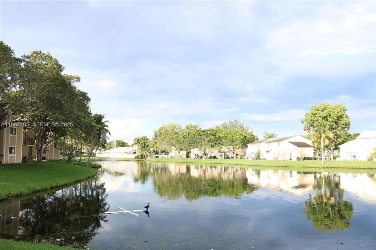 9491 S Palm Cir S , Unit 101, Pembroke Pines, FL 33025 Photo