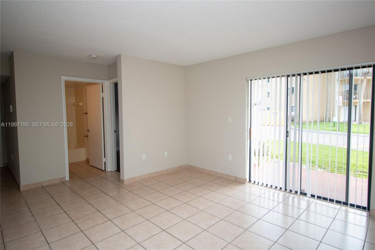 9491 S Palm Cir S , Unit 101, Pembroke Pines, FL 33025 Photo