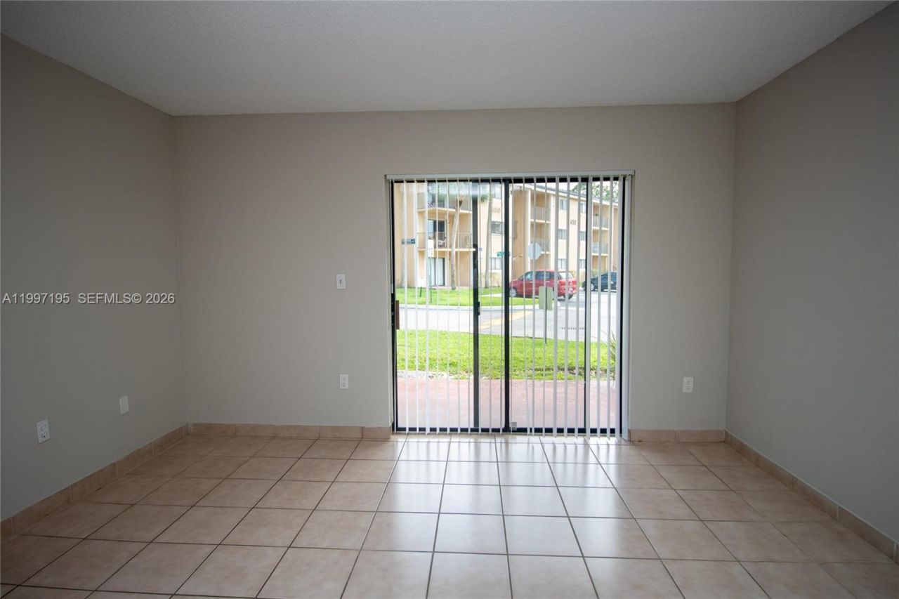 9491 S Palm Cir S , Unit 101, Pembroke Pines, FL 33025 Photo
