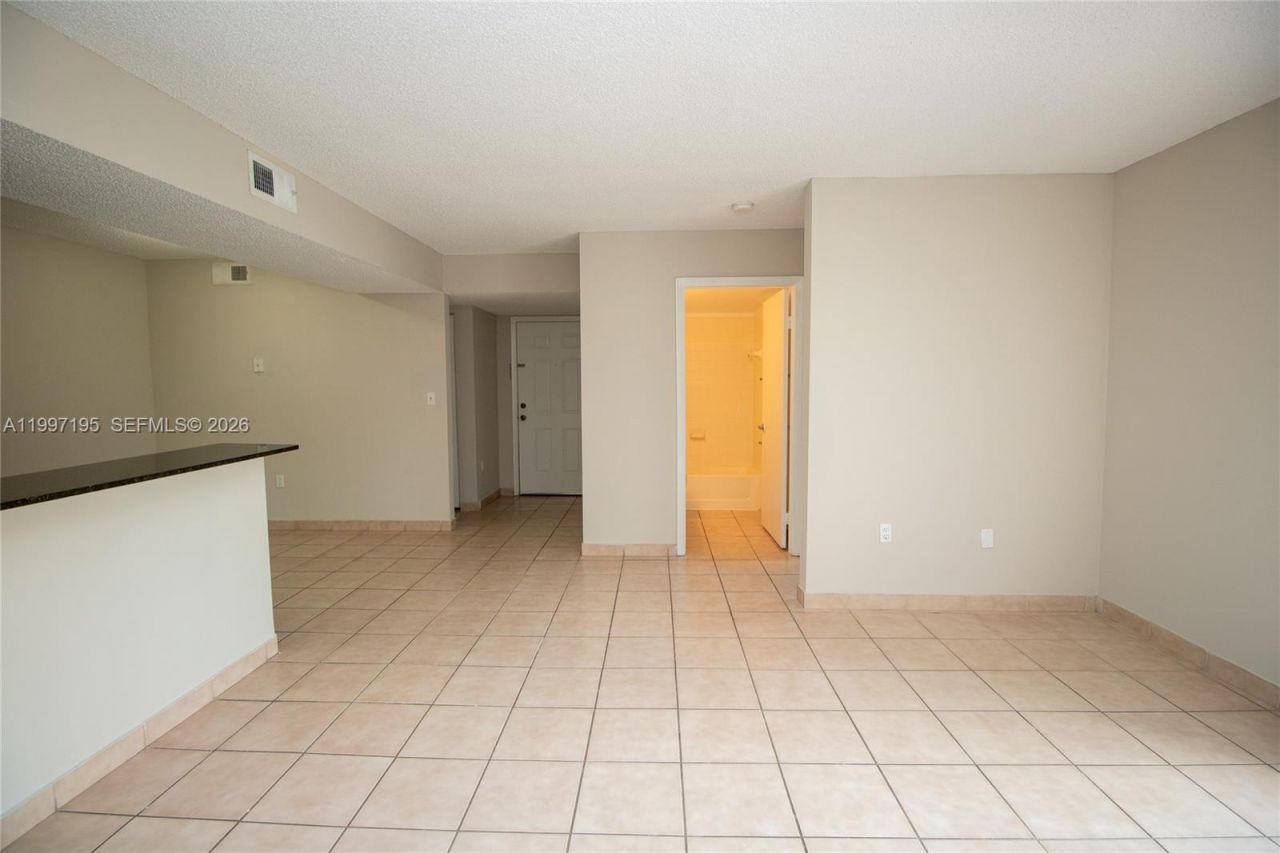 9491 S Palm Cir S , Unit 101, Pembroke Pines, FL 33025 Photo
