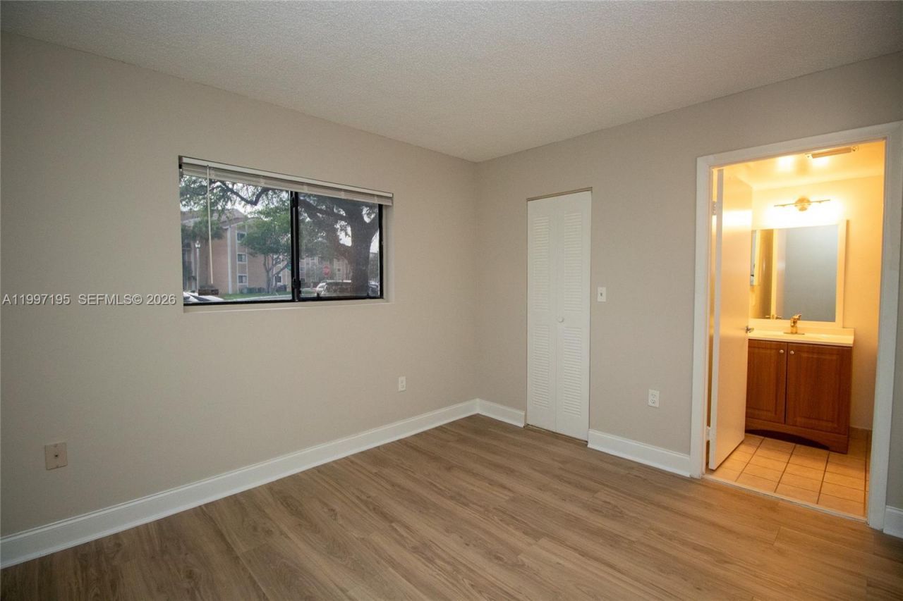9491 S Palm Cir S , Unit 101, Pembroke Pines, FL 33025 Photo