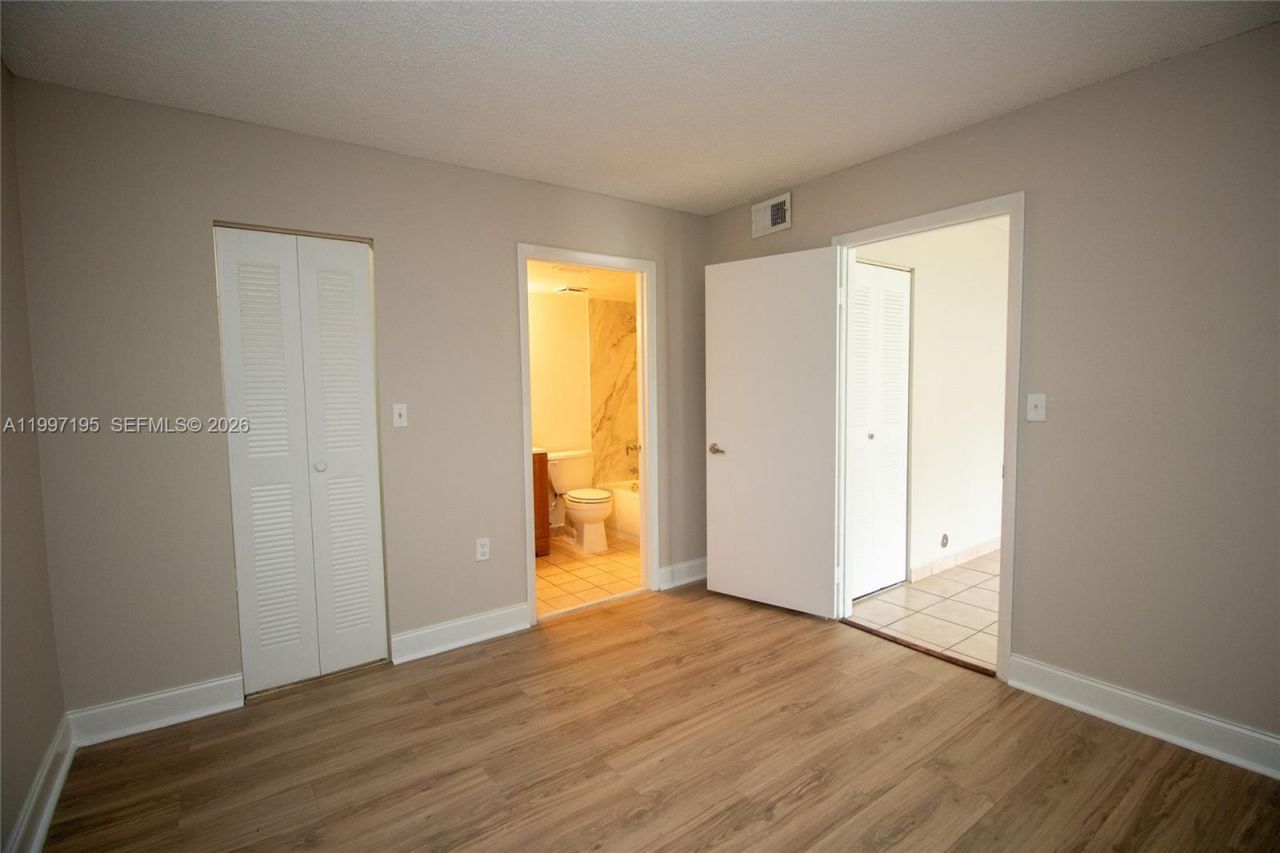 9491 S Palm Cir S , Unit 101, Pembroke Pines, FL 33025 Photo