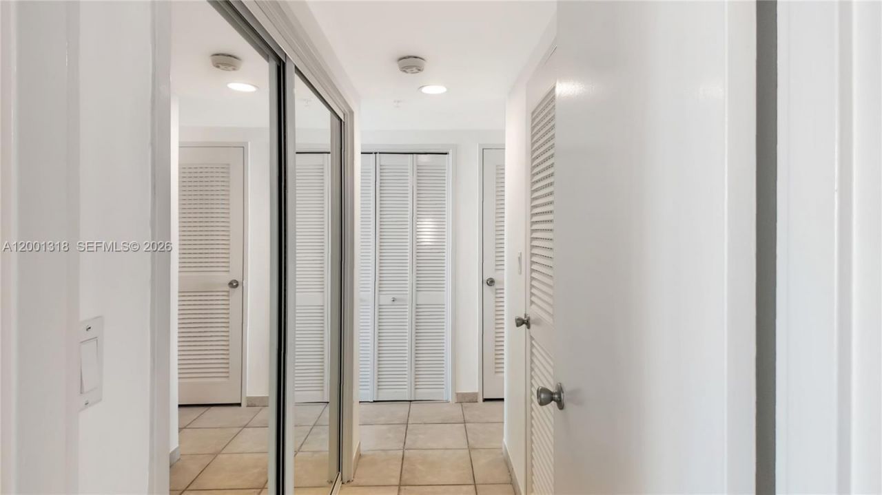 5601 Collins Ave , Unit 711, Miami Beach, FL 33140 Photo