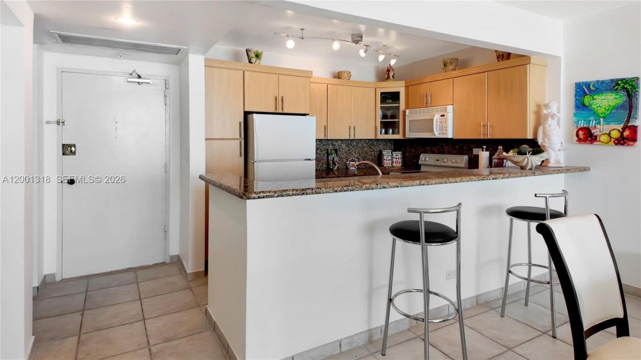5601 Collins Ave , Unit 711, Miami Beach, FL 33140 Photo