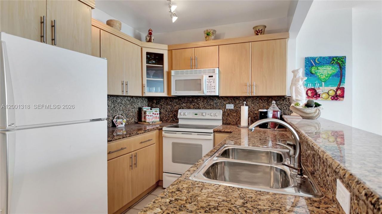 5601 Collins Ave , Unit 711, Miami Beach, FL 33140 Photo