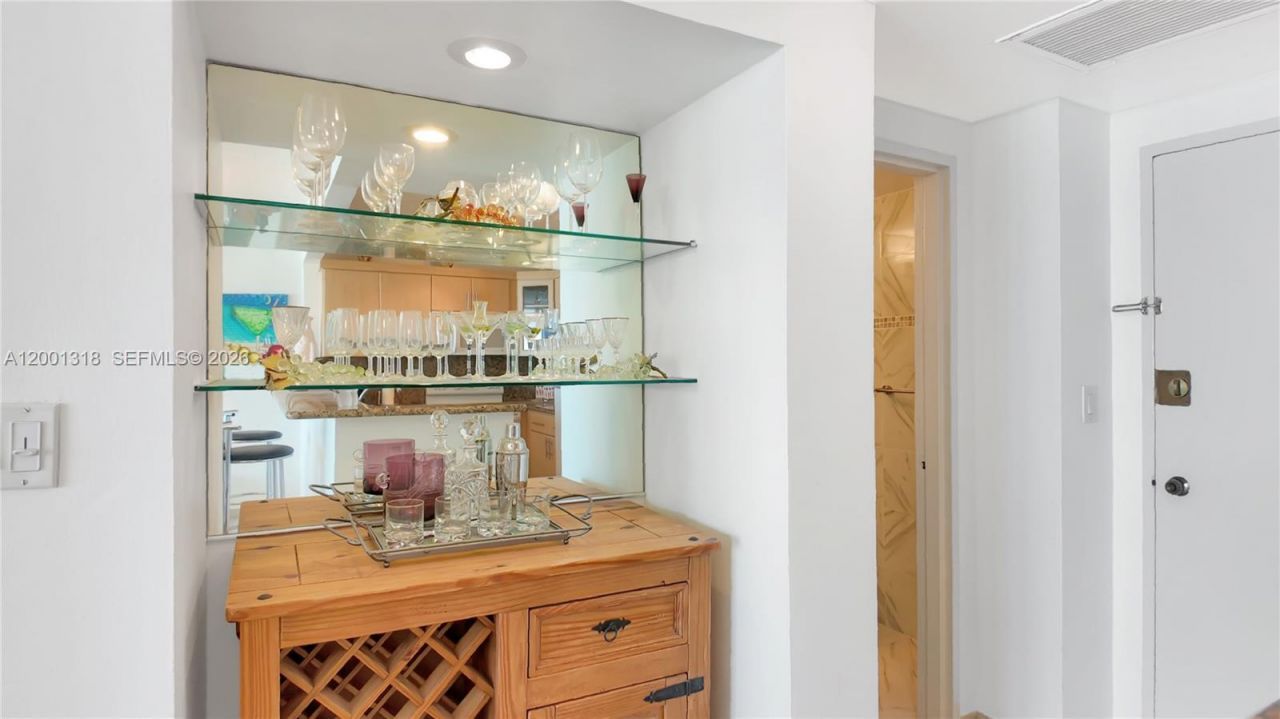 5601 Collins Ave , Unit 711, Miami Beach, FL 33140 Photo