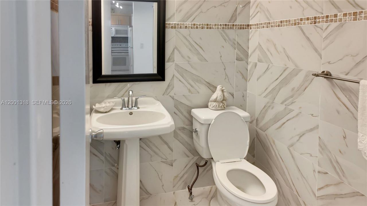5601 Collins Ave , Unit 711, Miami Beach, FL 33140 Photo