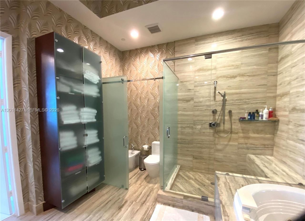 15811 Collins Ave , Unit 4207, Sunny Isles Beach, FL 33160 Photo