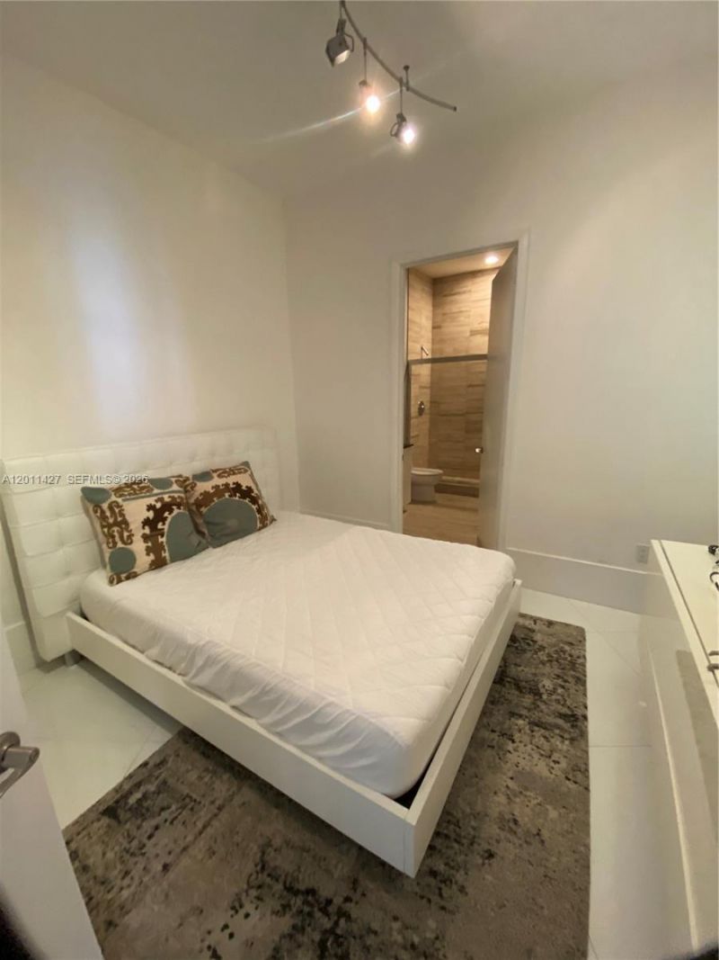 15811 Collins Ave , Unit 4207, Sunny Isles Beach, FL 33160 Photo