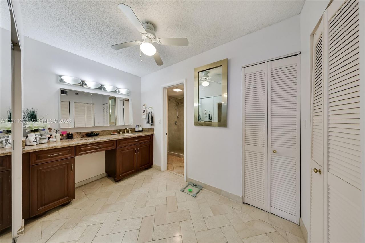 20515 E Country Club Dr , Unit 1146, Aventura, FL 33180 Photo