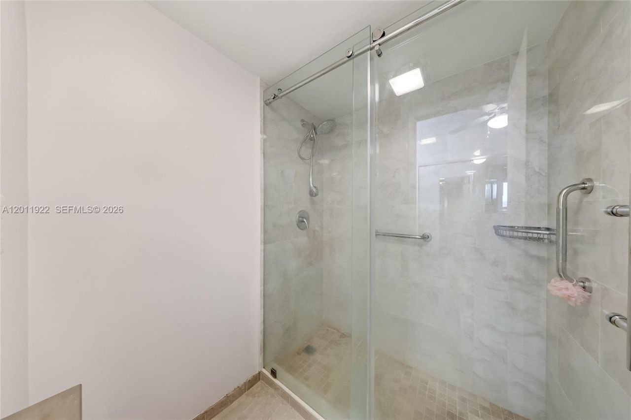 20515 E Country Club Dr , Unit 1146, Aventura, FL 33180 Photo