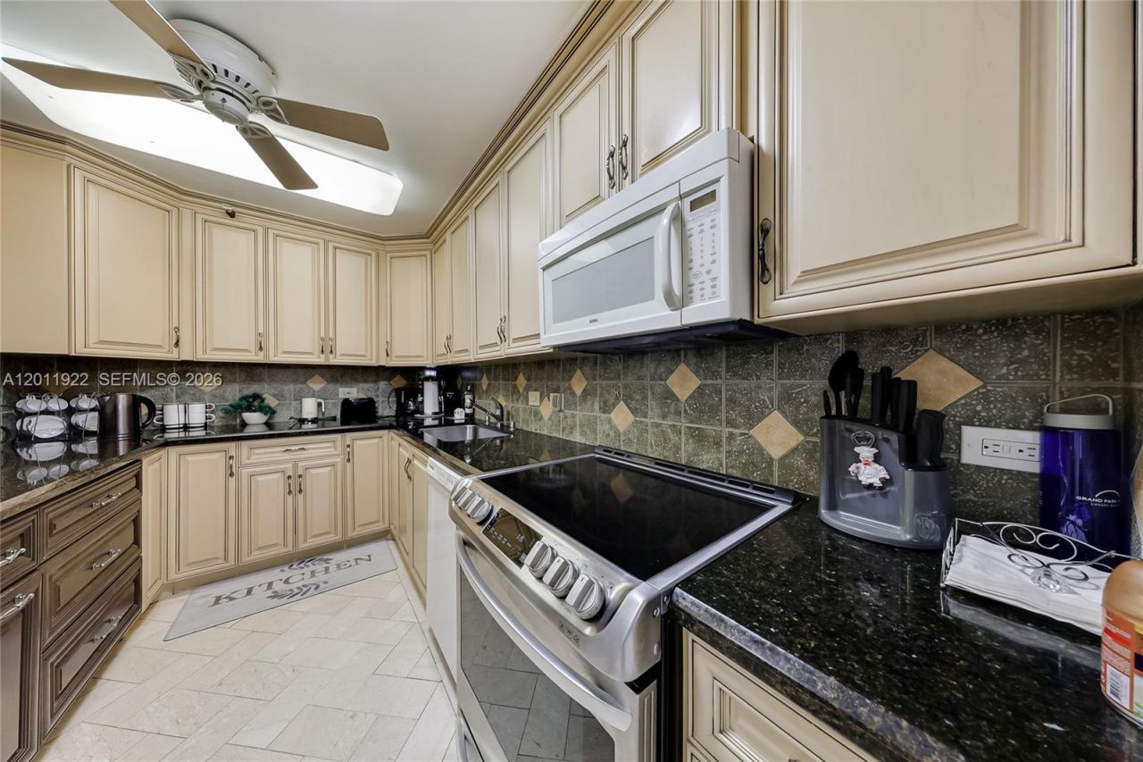 20515 E Country Club Dr , Unit 1146, Aventura, FL 33180 Photo