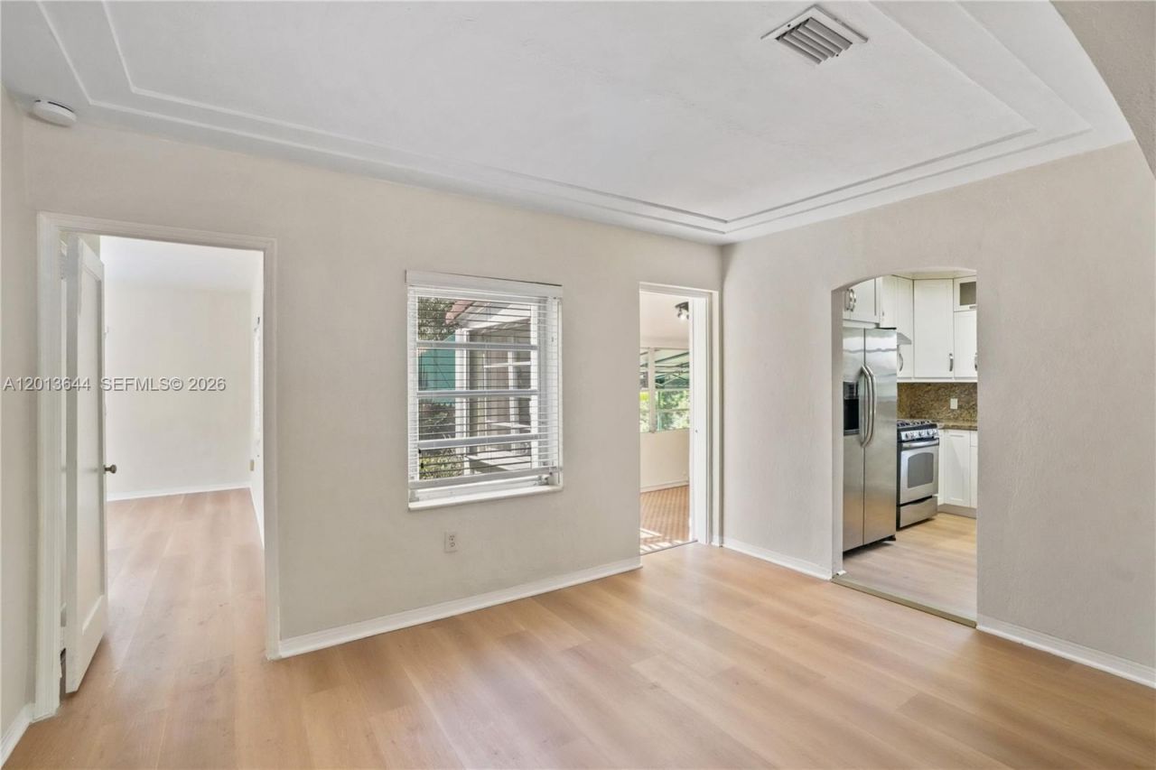 2460 SW 24th St , Miami, FL 33145 Photo