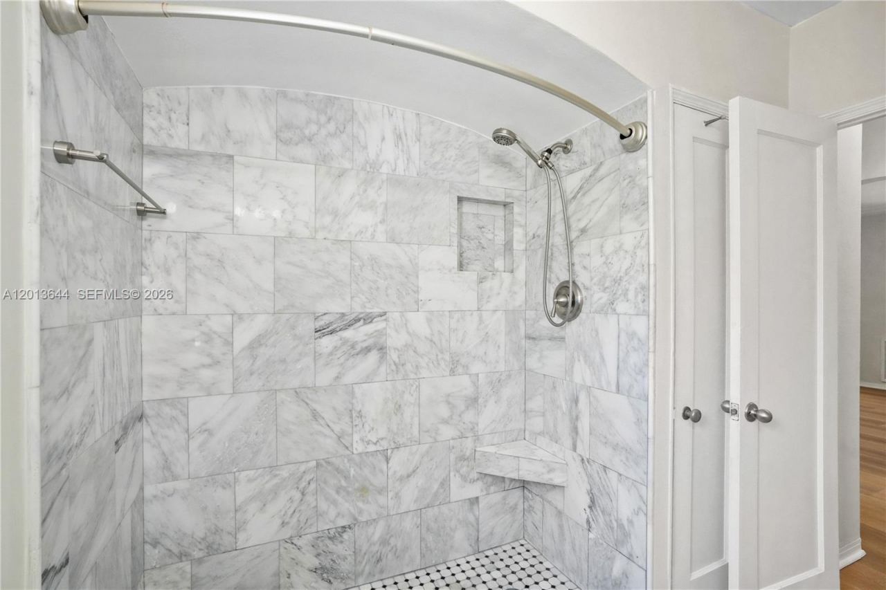 2460 SW 24th St , Miami, FL 33145 Photo