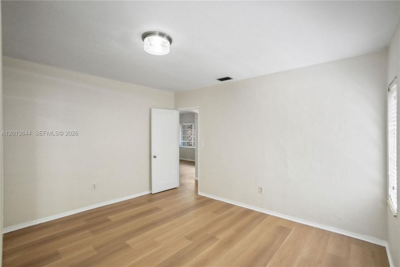 2460 SW 24th St , Miami, FL 33145 Photo