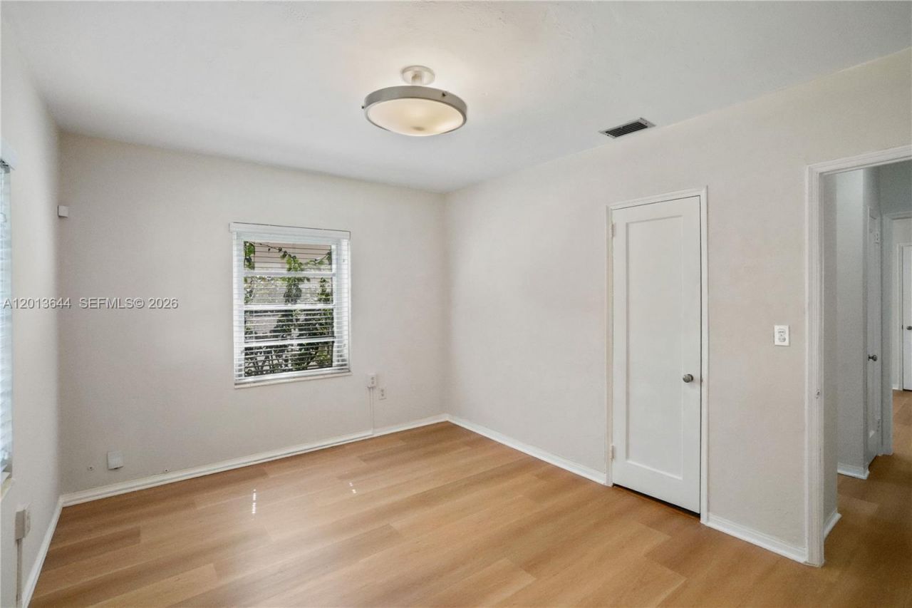 2460 SW 24th St , Miami, FL 33145 Photo