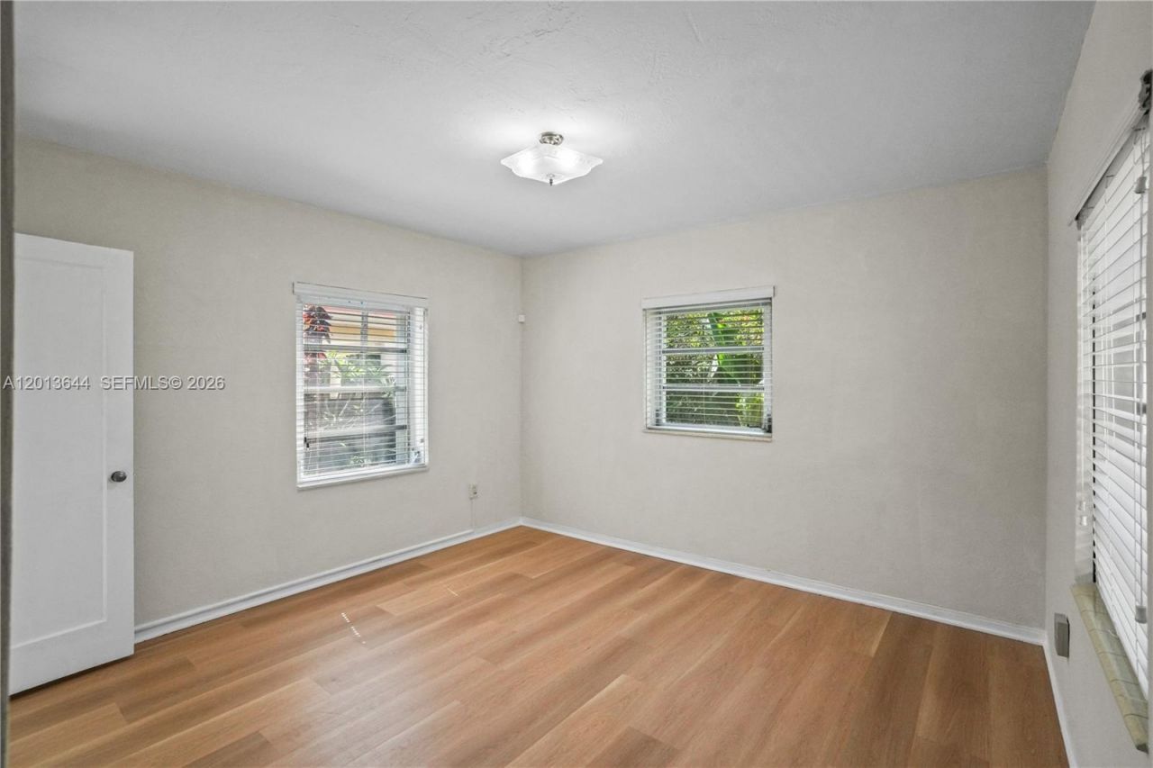 2460 SW 24th St , Miami, FL 33145 Photo