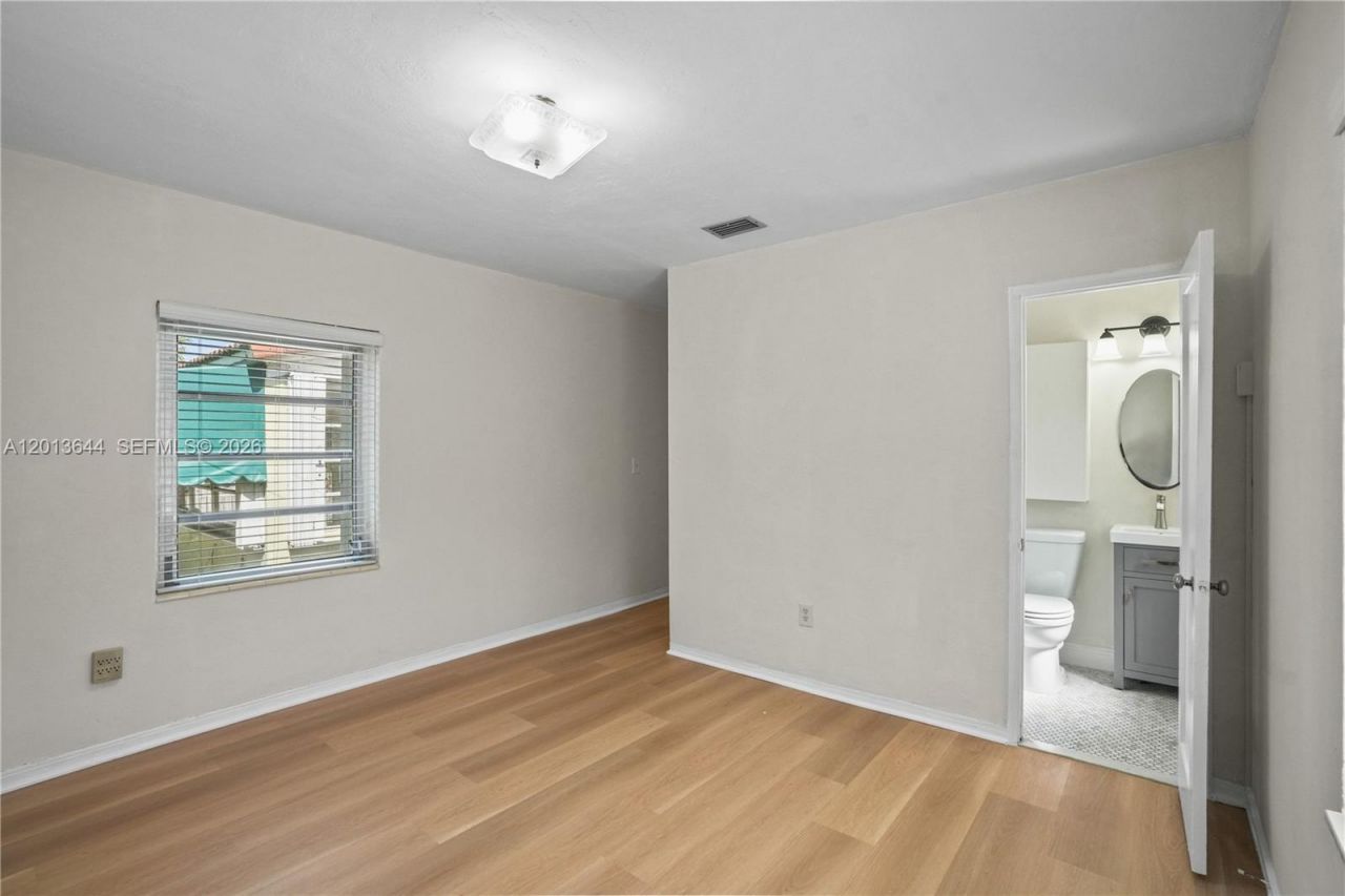 2460 SW 24th St , Miami, FL 33145 Photo