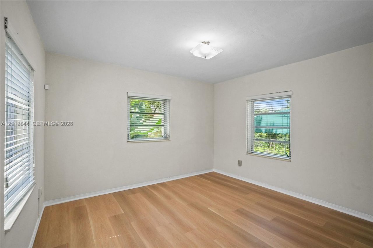 2460 SW 24th St , Miami, FL 33145 Photo