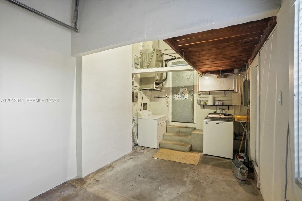 2460 SW 24th St , Miami, FL 33145 Photo