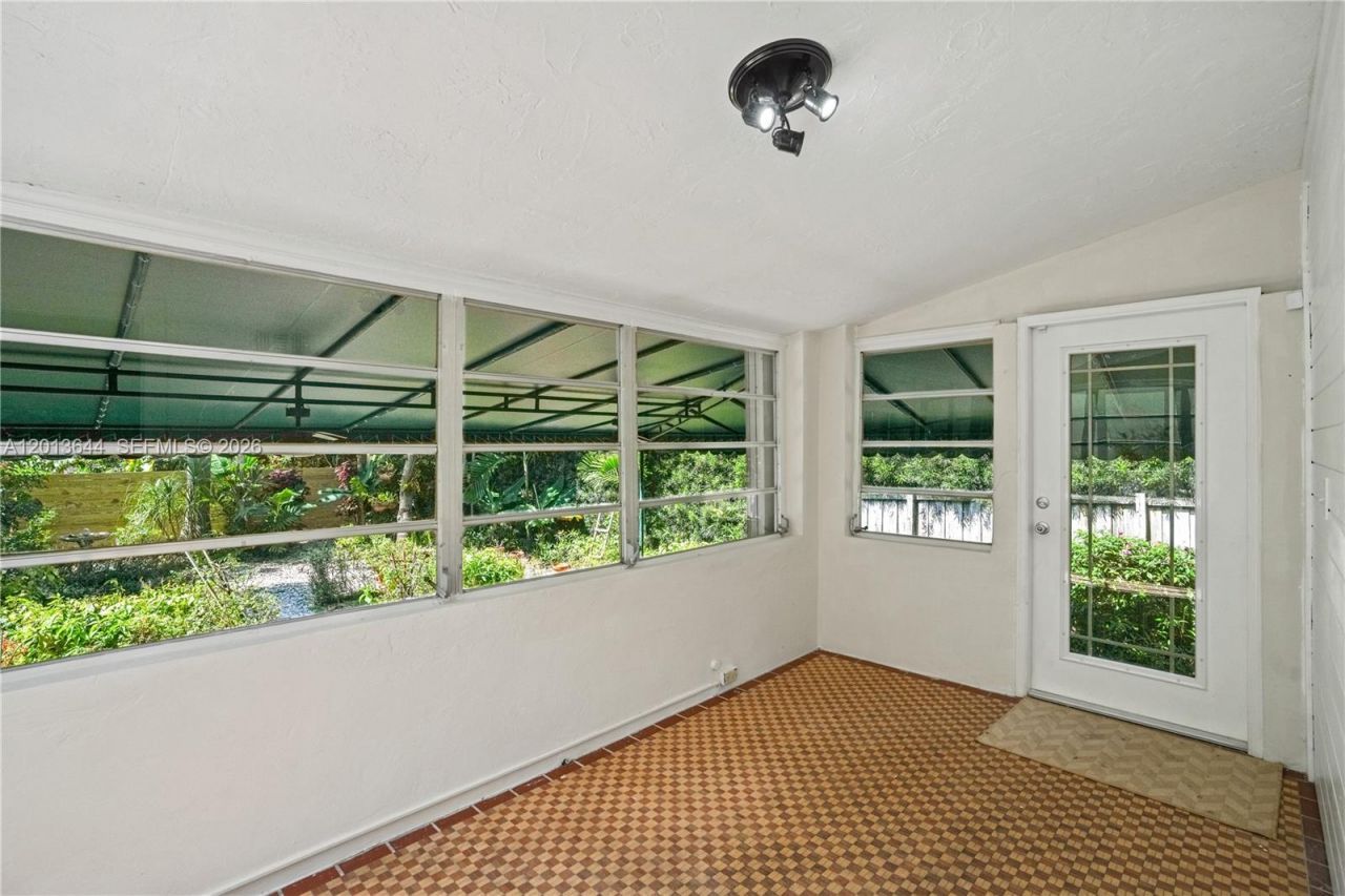2460 SW 24th St , Miami, FL 33145 Photo