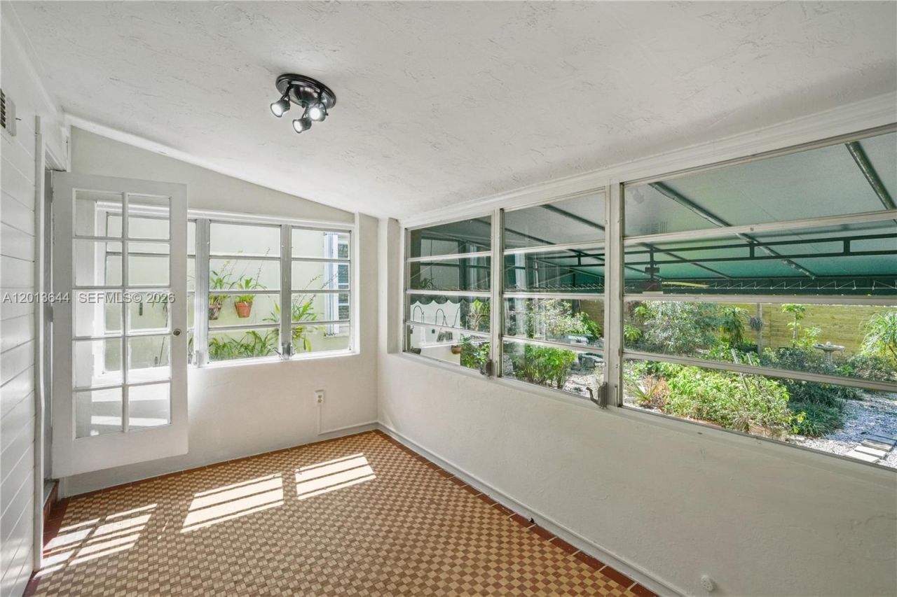 2460 SW 24th St , Miami, FL 33145 Photo