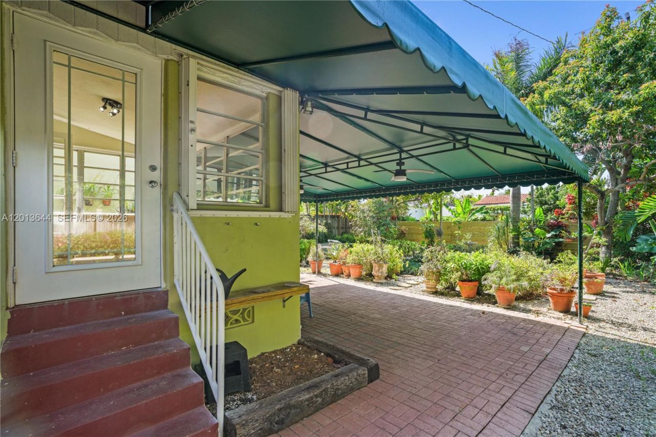 2460 SW 24th St , Miami, FL 33145 Photo
