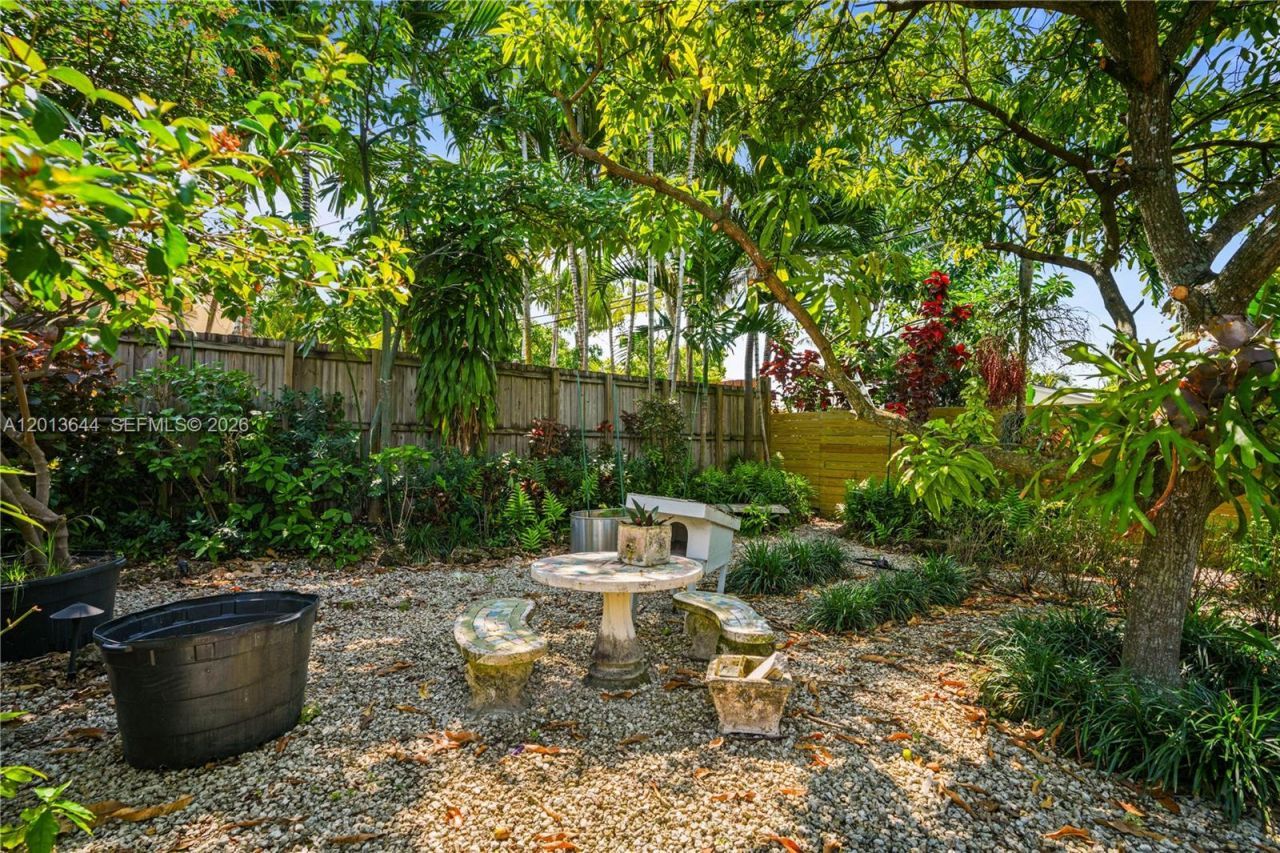 2460 SW 24th St , Miami, FL 33145 Photo
