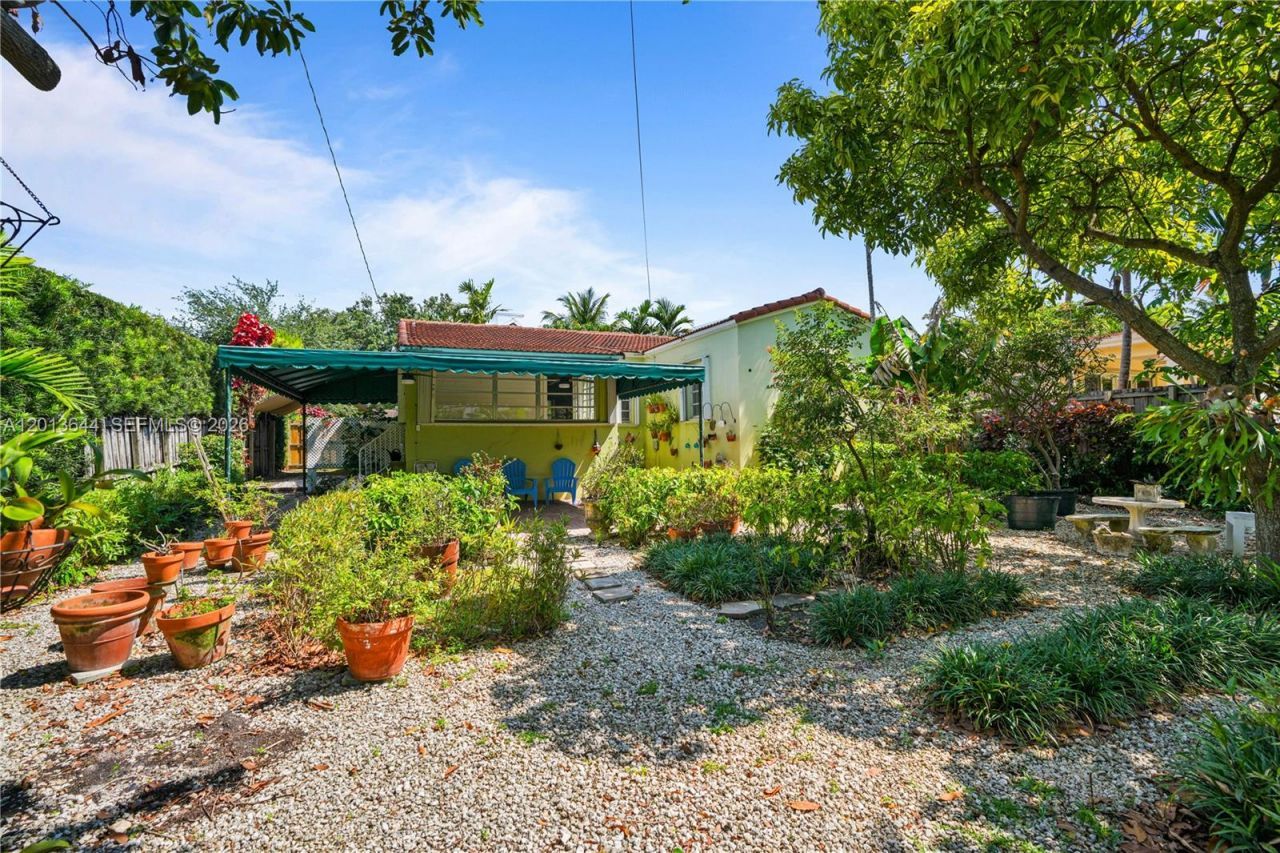 2460 SW 24th St , Miami, FL 33145 Photo