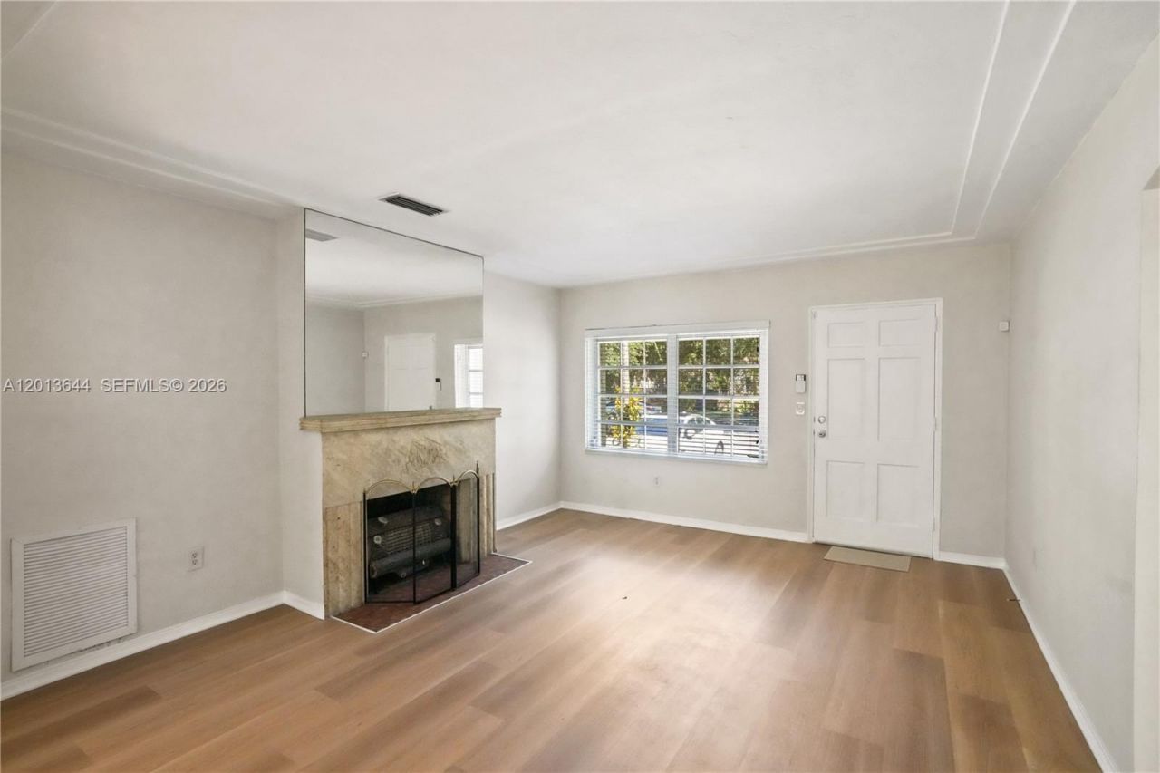 2460 SW 24th St , Miami, FL 33145 Photo