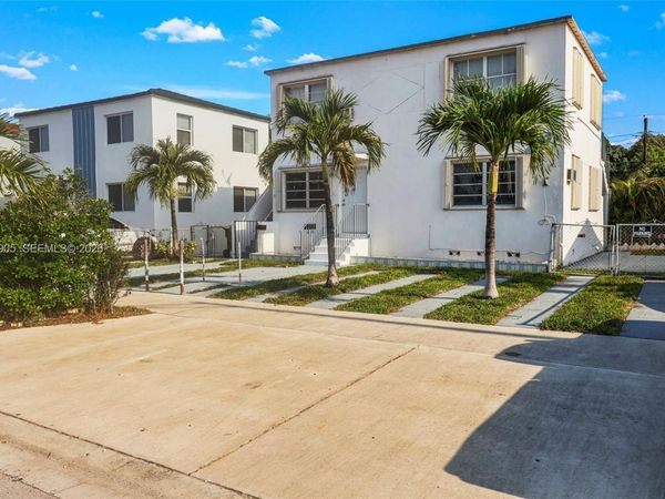 351 E 14th St , Hialeah, FL 33010