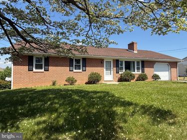 1423 BRECHBILL ROAD, CHAMBERSBURG, PA 17202