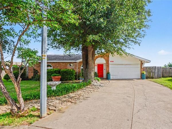 5300 Princess Court , Lake Dallas, TX 75065