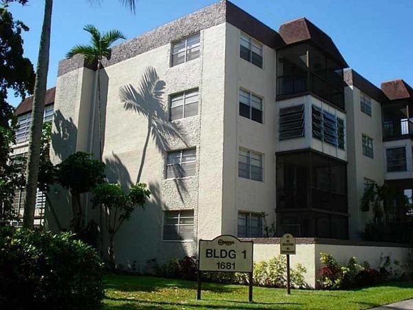 1681 NW 70th Avenue, Unit 403, Plantation, FL 33313
