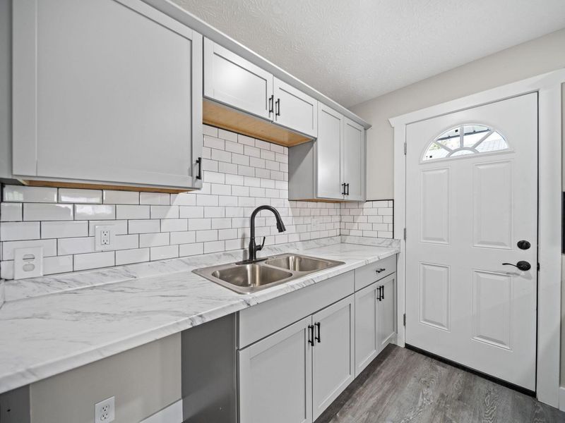 2385 Hanna Drive, Columbus, OH 43211 Photo 14