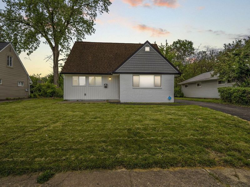 2385 Hanna Drive, Columbus, OH 43211 Photo 2