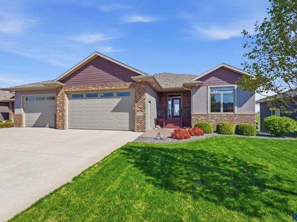 5300 E Harmodon St, Sioux Falls, SD 57110