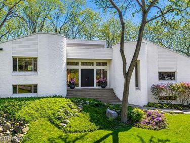 7350 Mountridge Drive, Clarkston, MI 48346