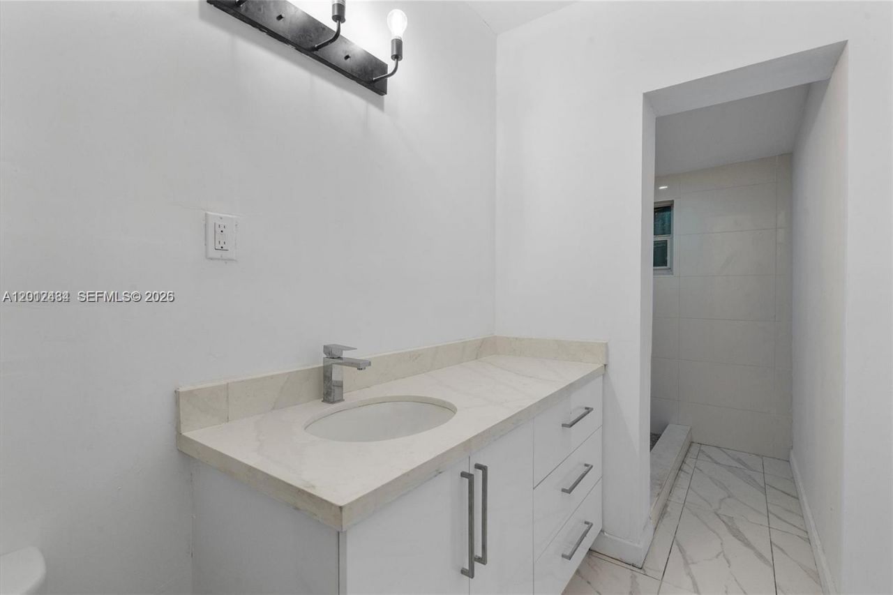 1169 NW 114th St , Miami, FL 33168 Photo