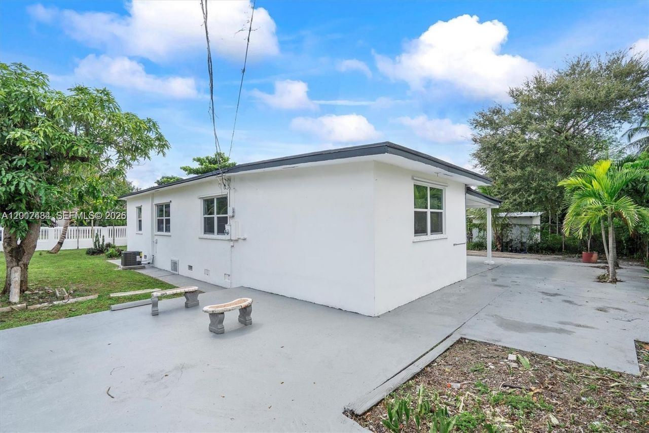 1169 NW 114th St , Miami, FL 33168 Photo