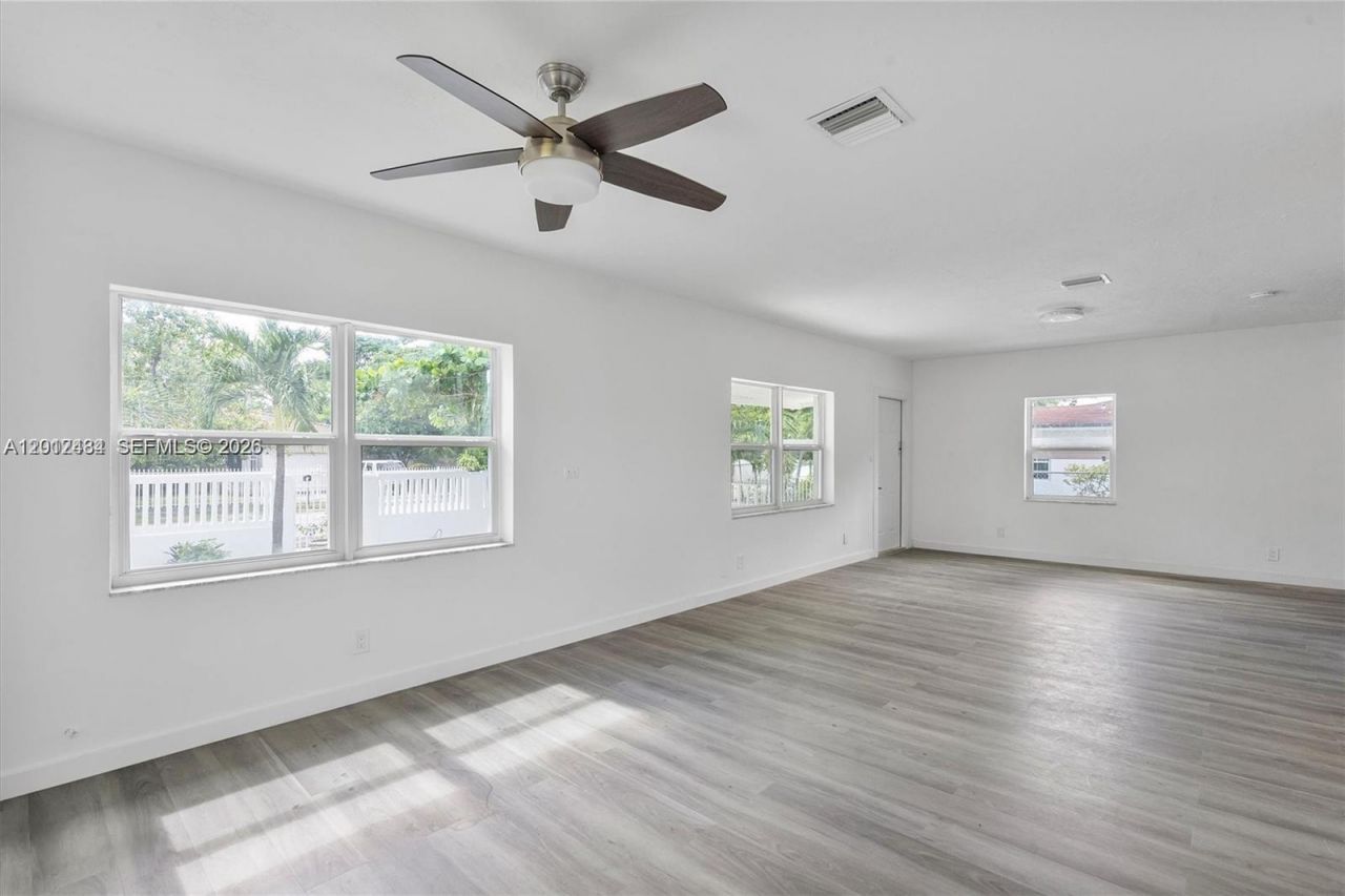 1169 NW 114th St , Miami, FL 33168 Photo