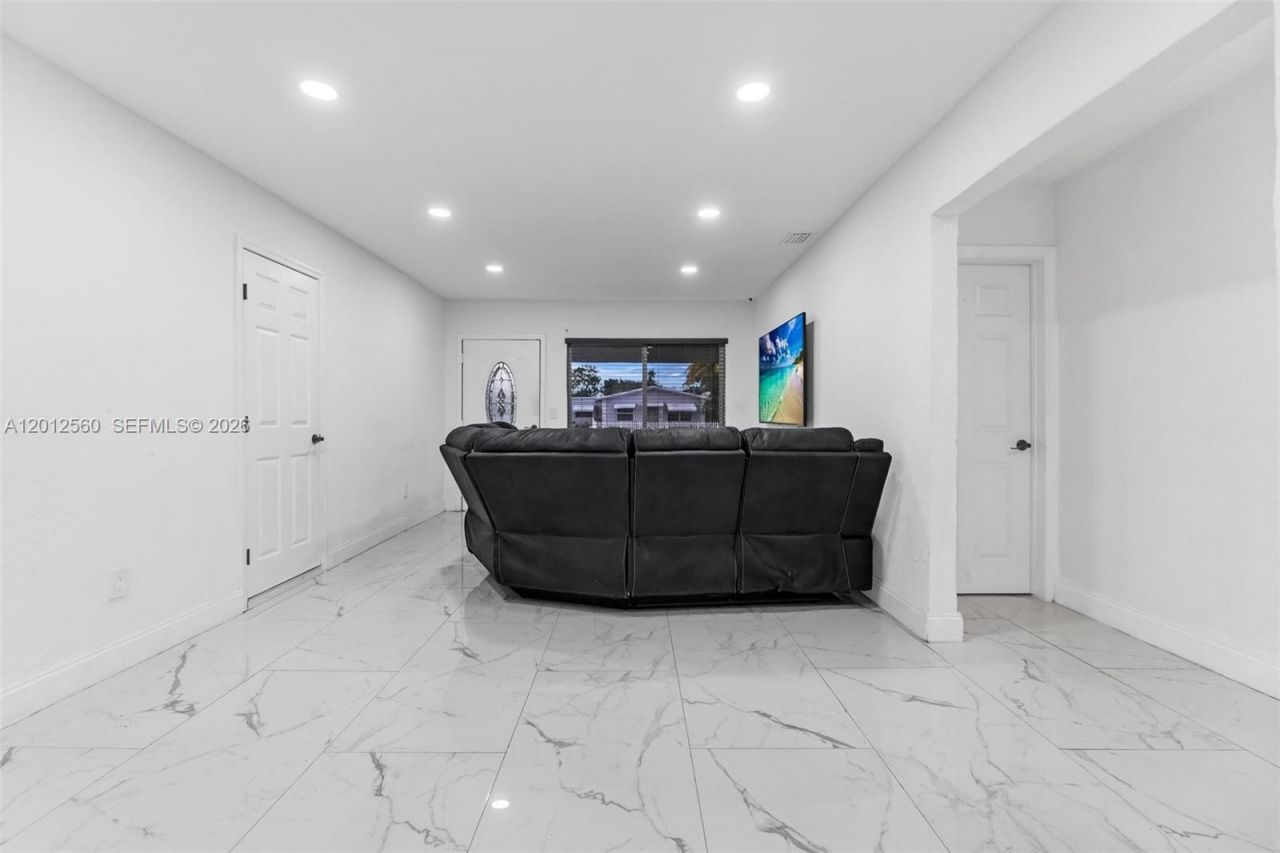 4530 SW 25th St , West Park, FL 33023 Photo