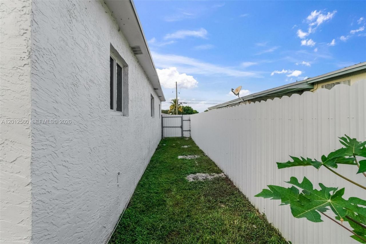 4530 SW 25th St , West Park, FL 33023 Photo
