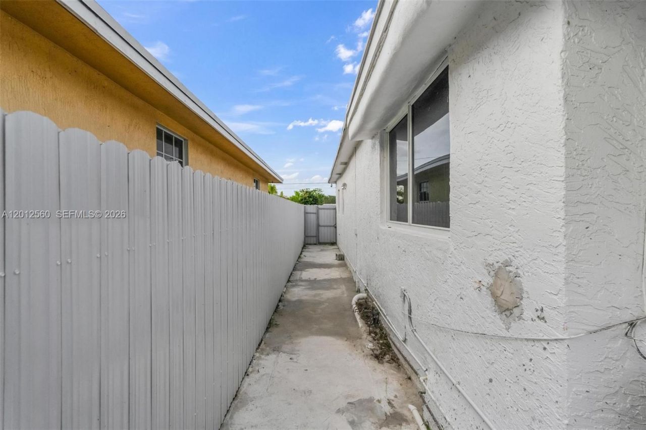 4530 SW 25th St , West Park, FL 33023 Photo