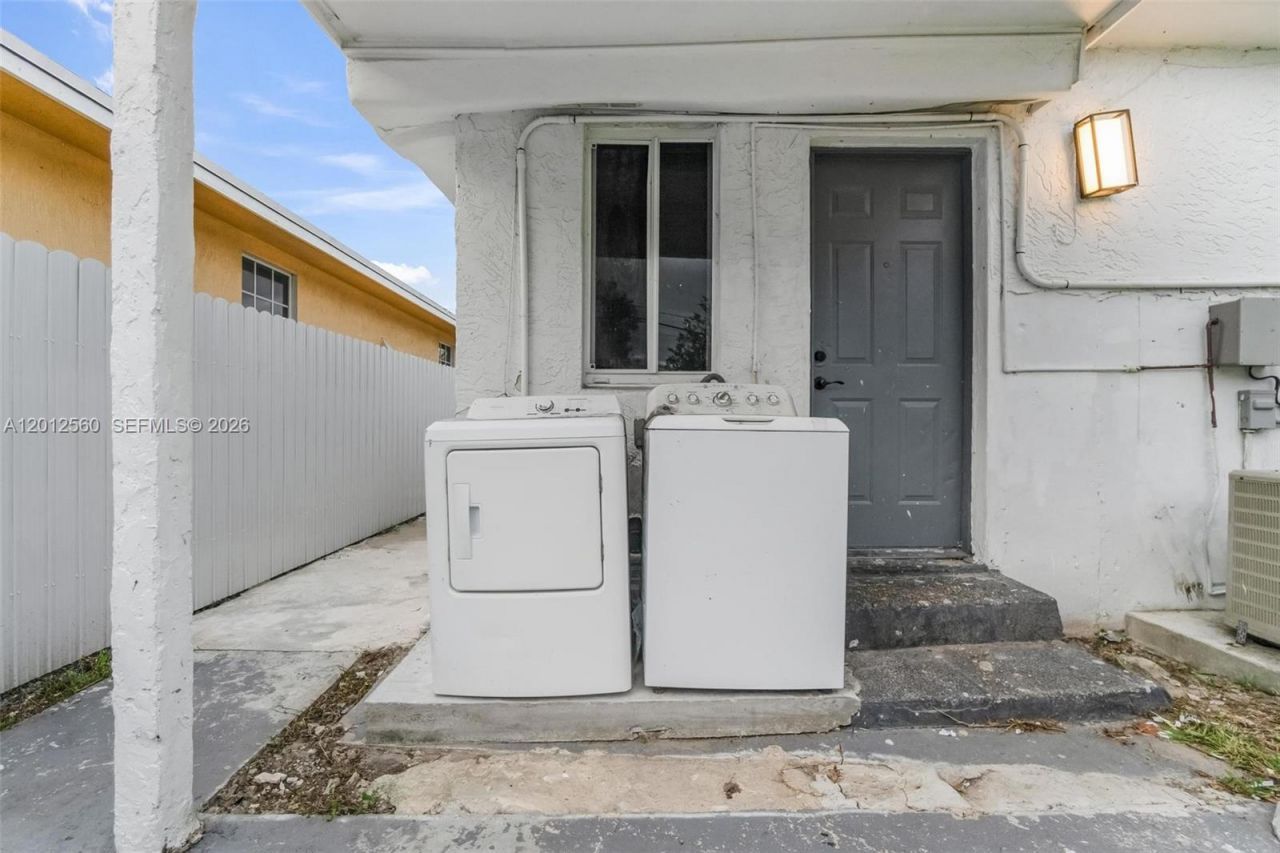 4530 SW 25th St , West Park, FL 33023 Photo